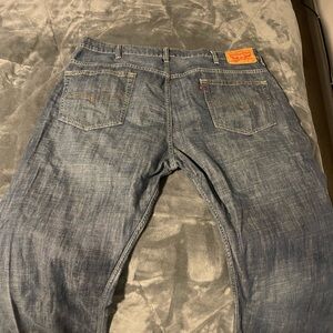 569 Levi’s 40x32